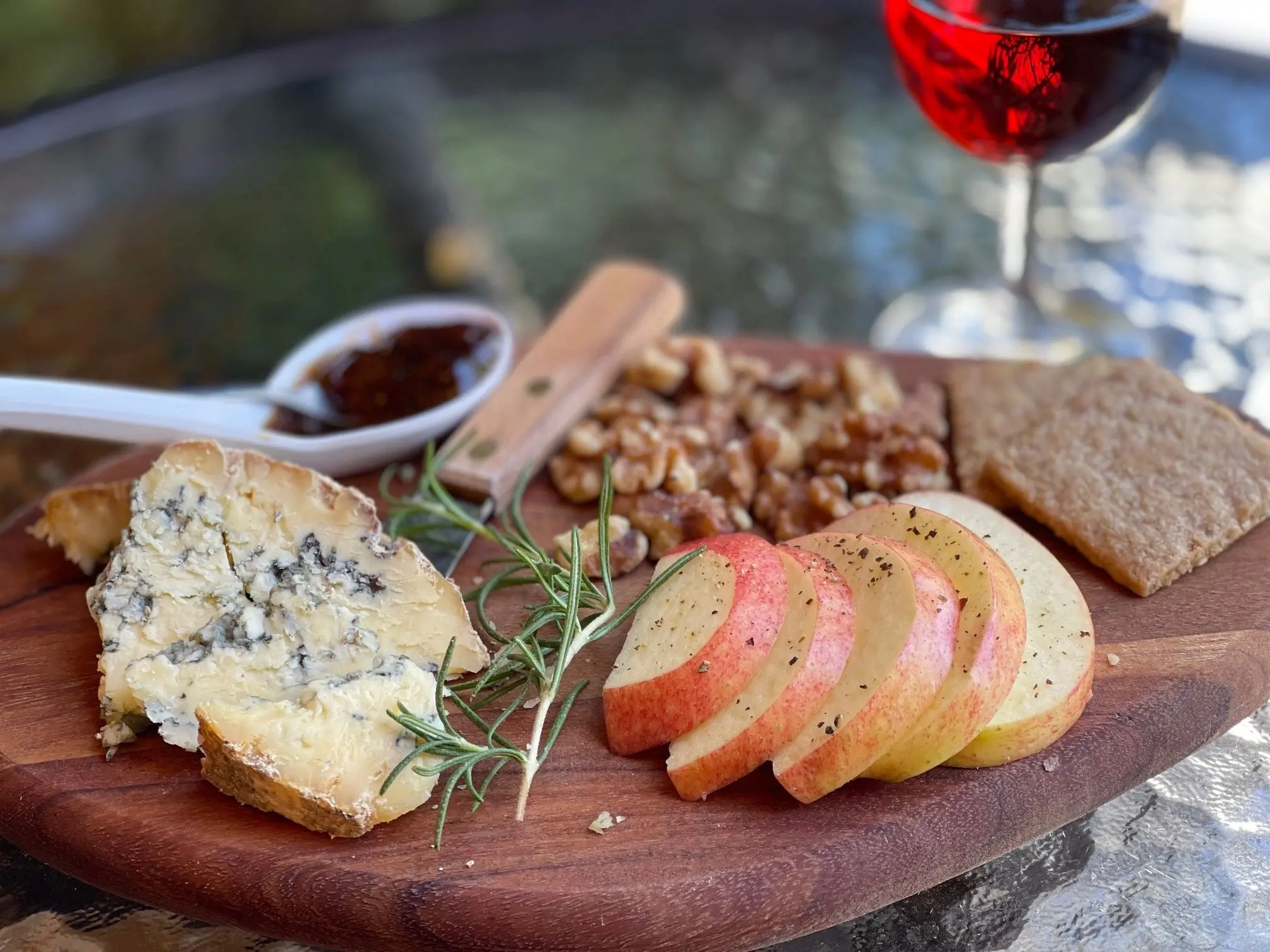 Gorgonzola Plate with peppered apple, walnuts, dates and oat biscuits